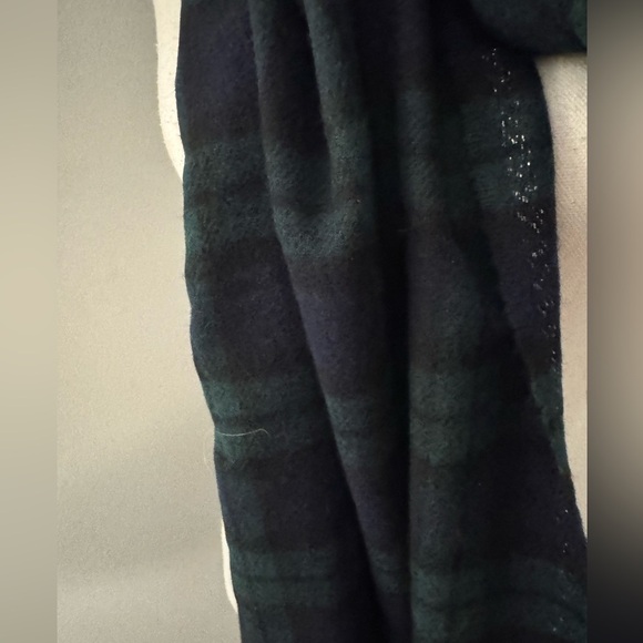 J.CREW Italian Wool Plaid Scarf. Navy & Green made in Italy - Picture 2 of 5